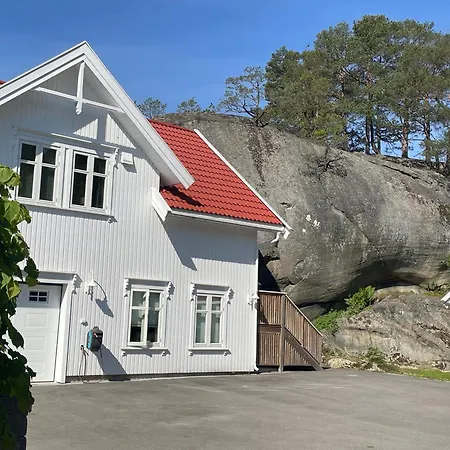 아파트 Modern Near Center - Parking Available 산데피요르드