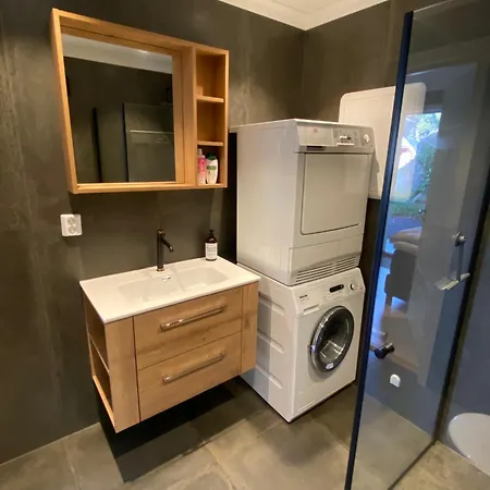 Stylish Apartment Near City Centre - Parking, Ev Station Available شقة