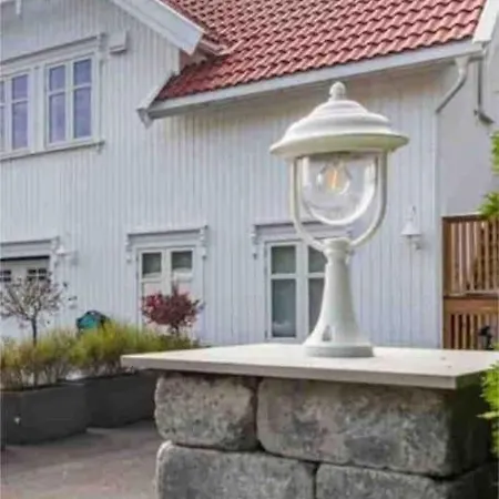 Modern Near Center - Free Parking Apartment *