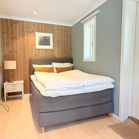 Stylish Apartment Near City Centre - Parking, Ev Station Available *