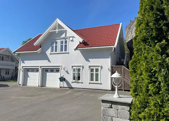 Modern Near Center - Parking Available * Sandefjord
